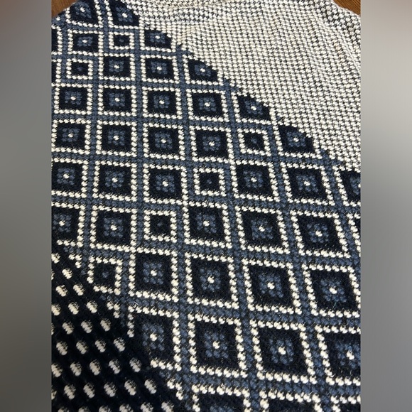 Knit Poncho Size-Universal - Picture 2 of 2